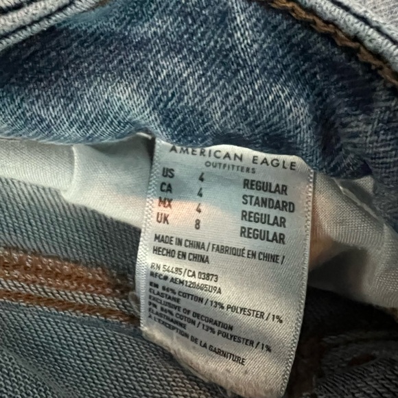 American Eagle Ripped Jeans - Mid Rise - Picture 3 of 3